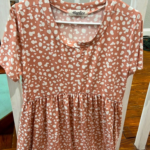 Short sleeve casual dress in the size small. Brand is Haptics. Work 3 times. - Picture 1 of 2